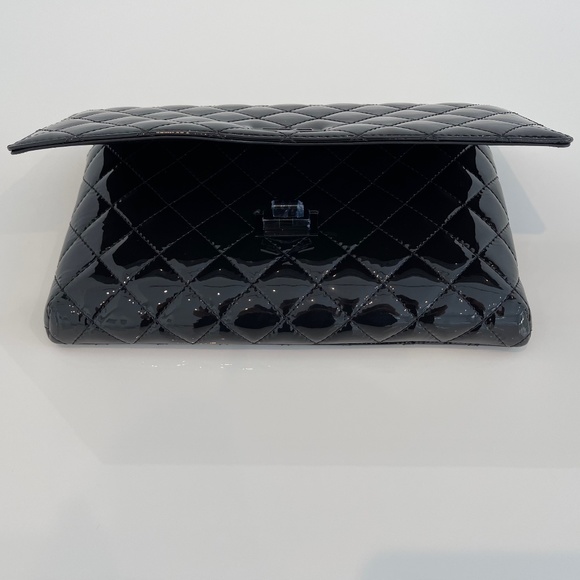 CHANEL 20P REIUSSUE BLACK ON BLACK PATENT LEATHER CLUTCH NIB! - Picture 15 of 17